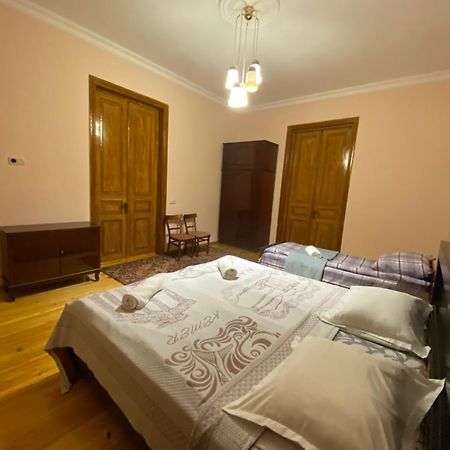 Season Hotel Koetaisi Buitenkant foto